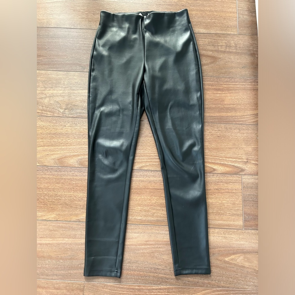 Leather effect leggings